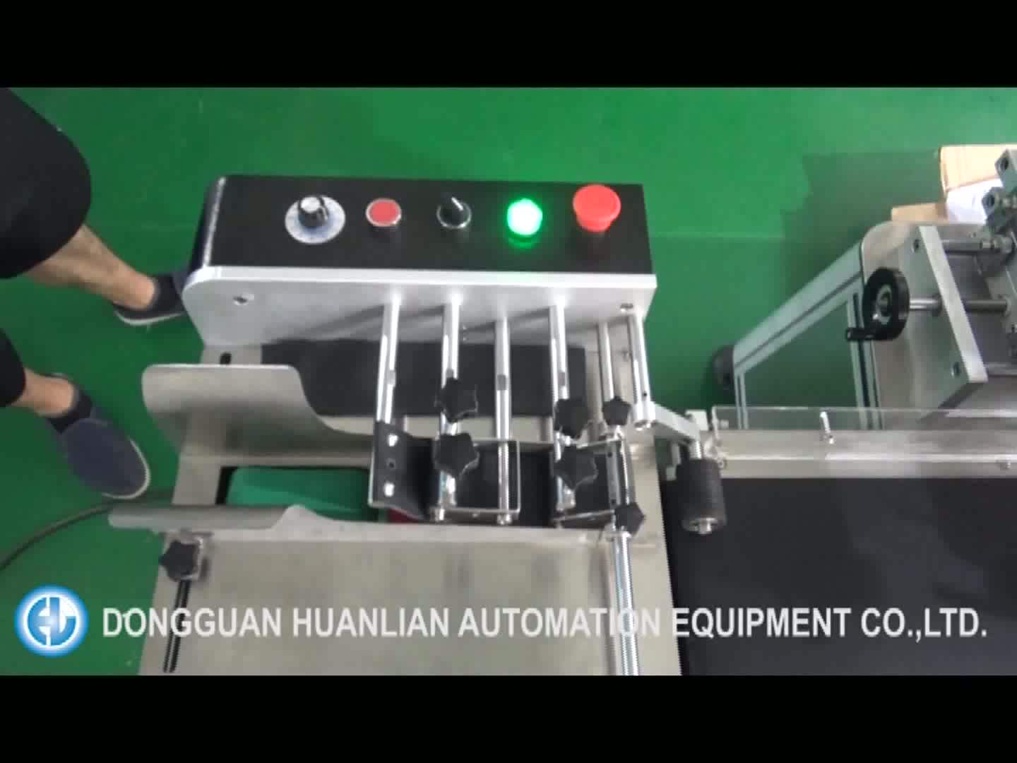 Socks Labeling Machine / Clothes Packaging Bag Labeling Machine Buy