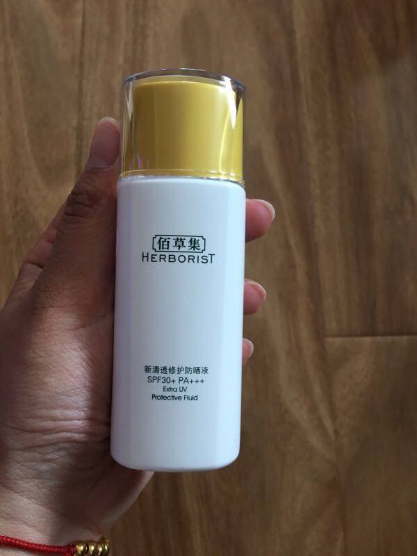 佰草集新清透防晒液40ml清透、成膜快、防晒系数和指数好！