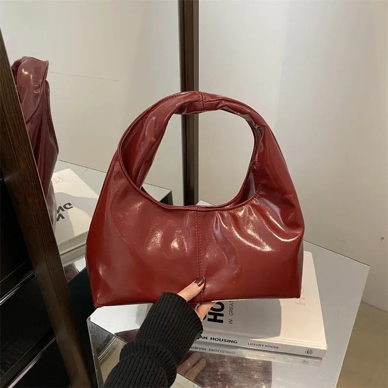 French Style Fashionable Portable Crescent Bag 2024 New Retro Beautiful Niche Design Casual Commuter Underarm Bag