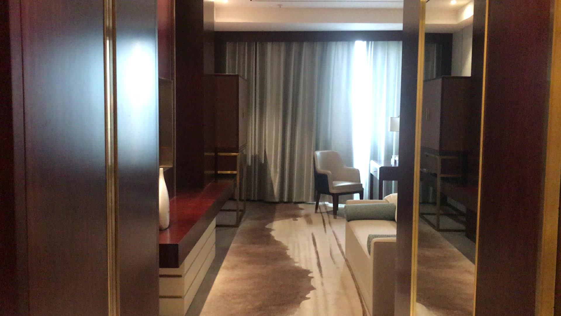 Customized Modern Wooden Hotel Bed Room Furniture Bedroom Set For 5