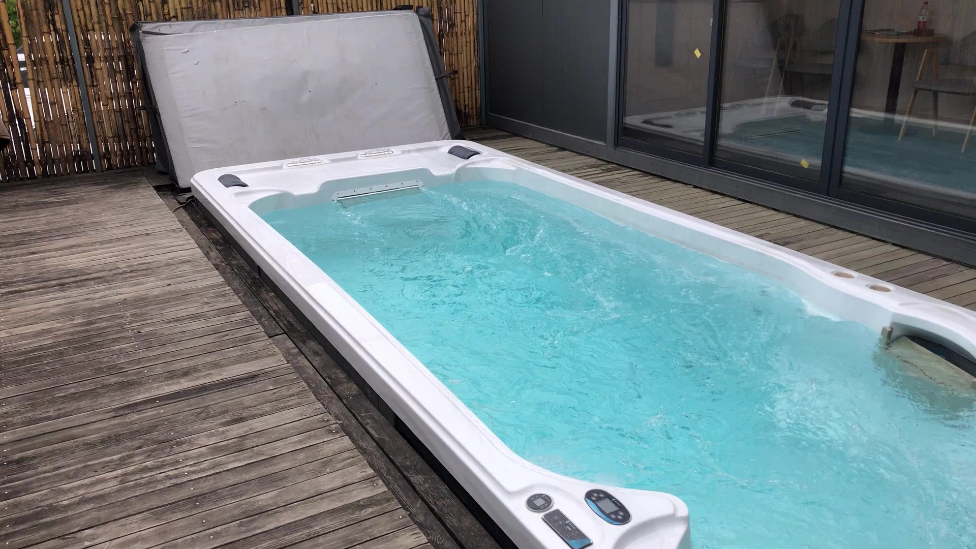 Large Outdoor 8 Person Hot Tub Swimming Pool Luxury Spa Function