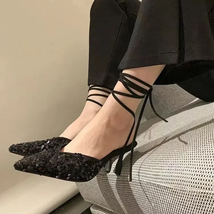 Черные ногти sequins носки?