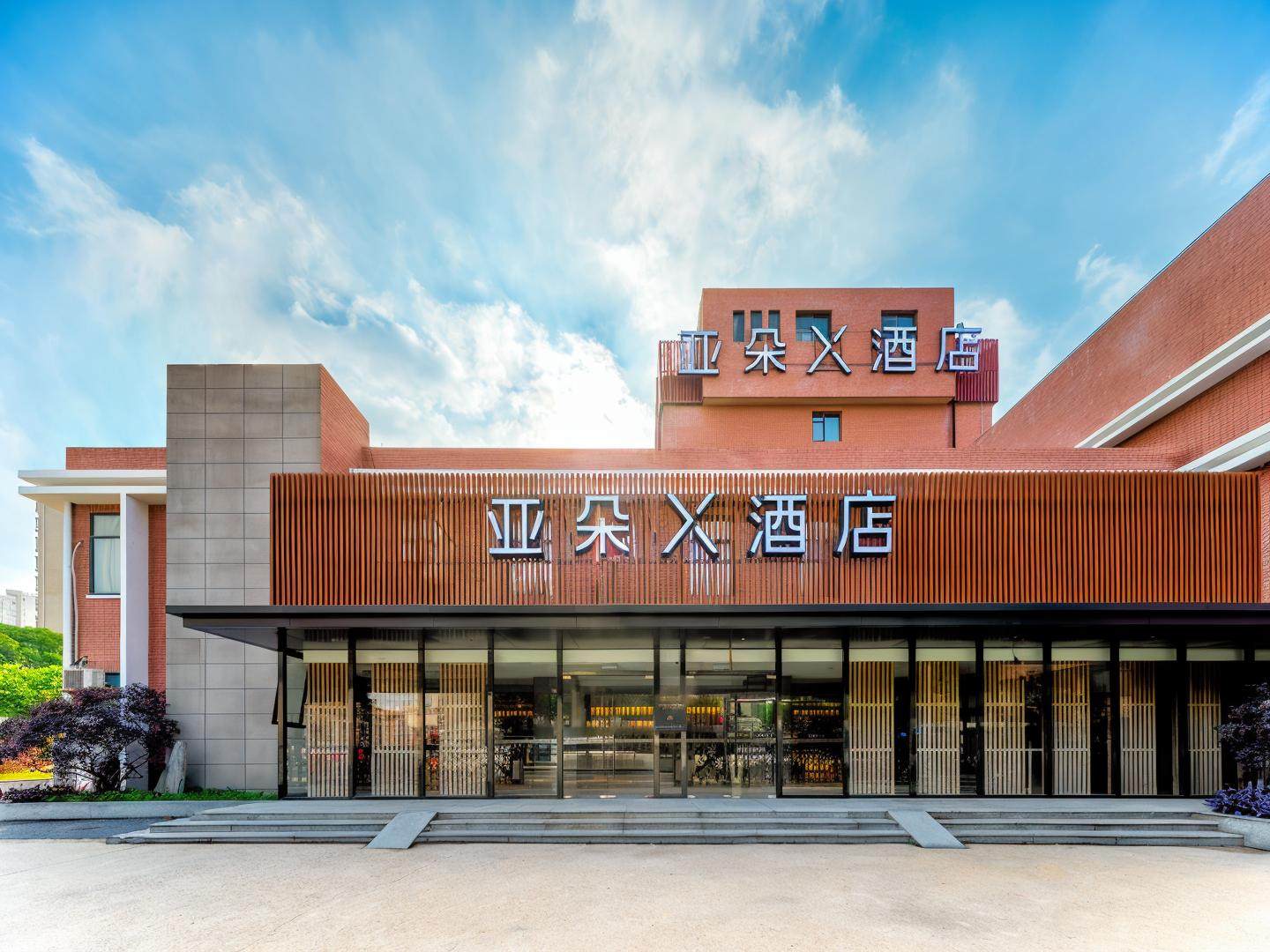 上海中环百联铜川路地铁站亚朵X酒店