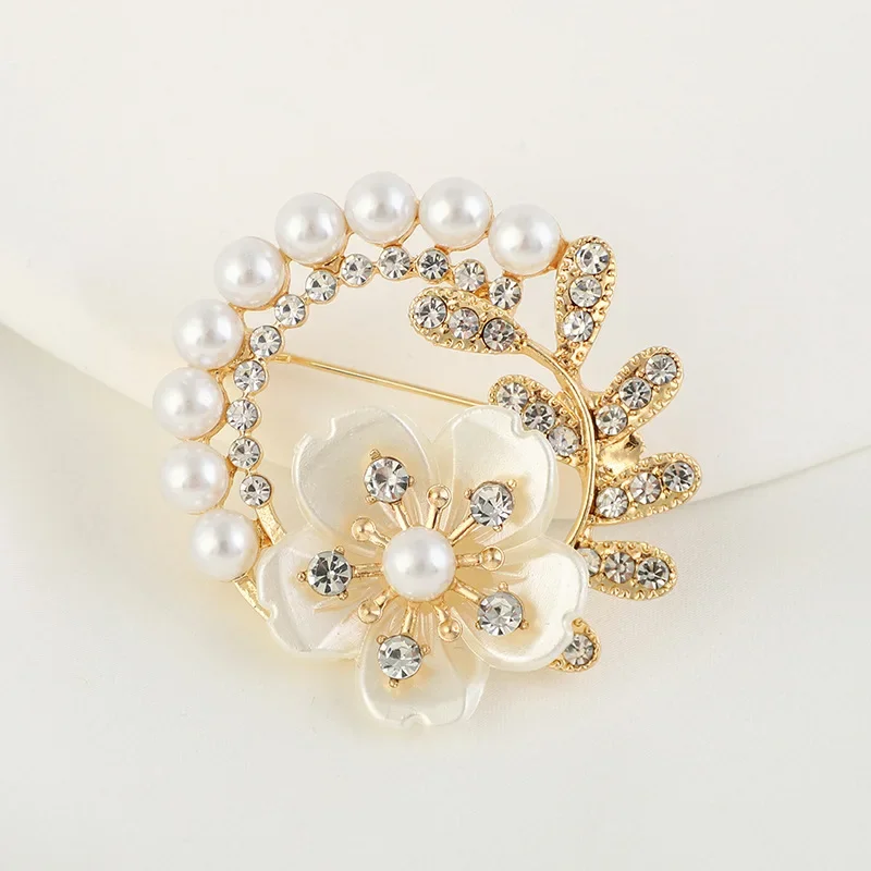 Plain Elegant Pearl Diamond Style Three-dimensional Flower Brooch High-grade Small Xiang Style Clothing Accessories Corsage Fixed Buckle