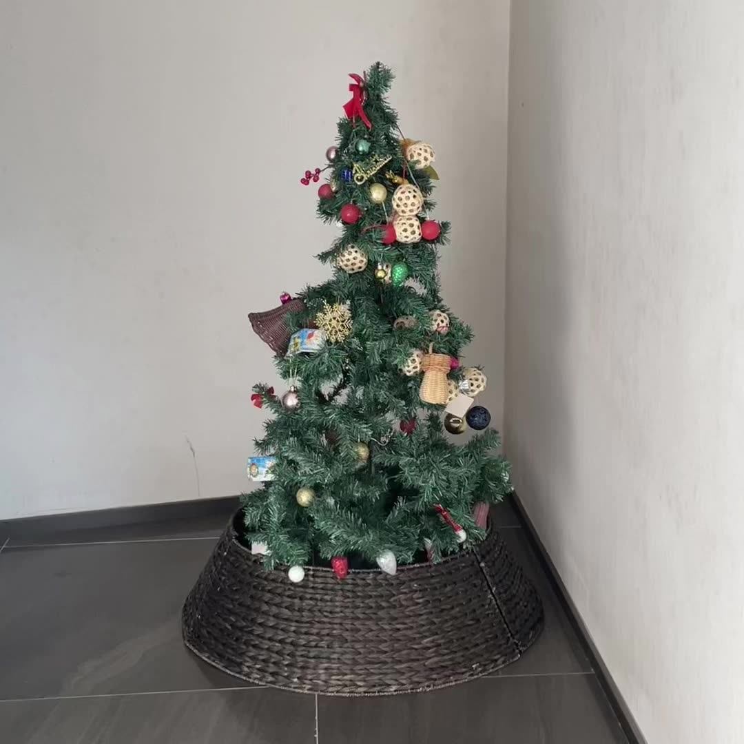 Natural Farmhouse Water Hyacinth Woven Tree Collar With Foot Base For