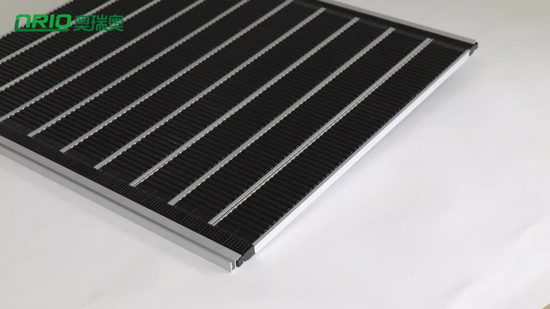 Supermarket Beverage Cooler Shelf Glides Gravity Feed Roller Shelf Flex