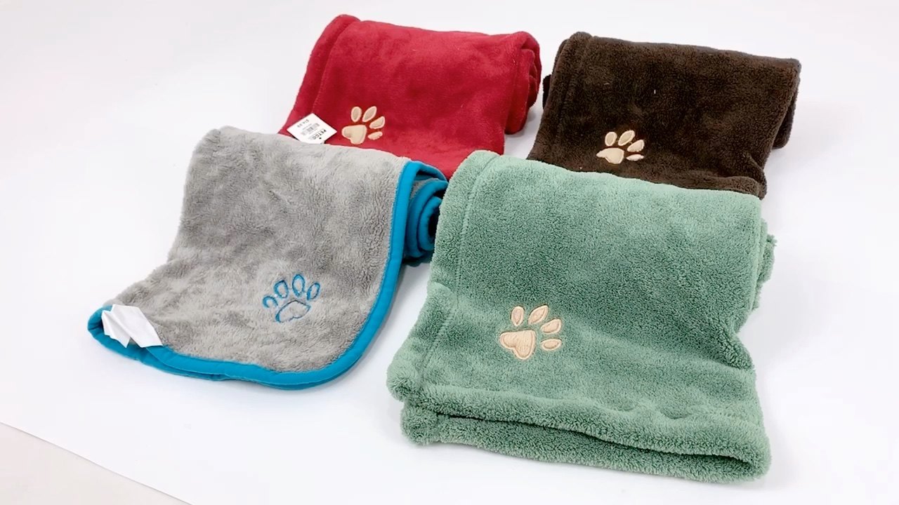 Yangyangpet High Quality Embroidered Paws And Cheap Pet Blankets Throw