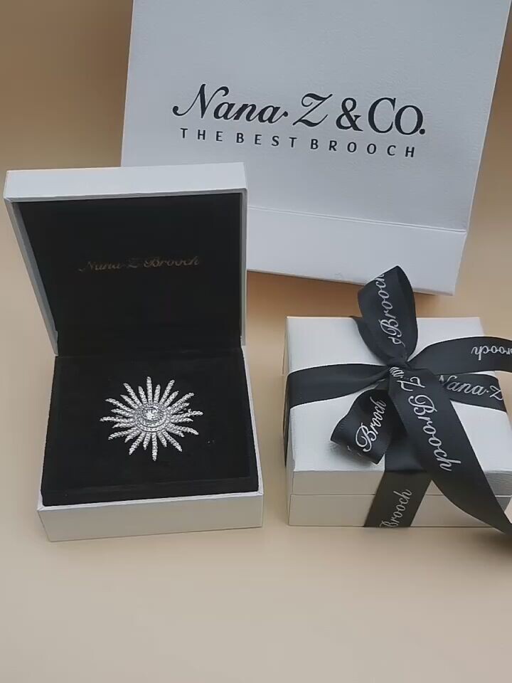 Nana Z sunflower brooch Corsage pin Korean atmosphere female simple small suit accessories simple and generous