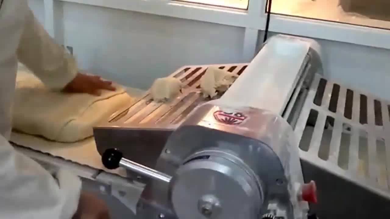 Croissant Bread Puff Pastry Forming Machine Dough Sheeter Puff Pastry