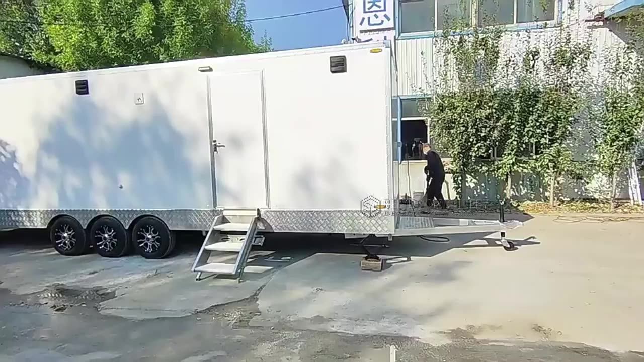 China Factory Luxury Mobile European Sign Portable Toilets