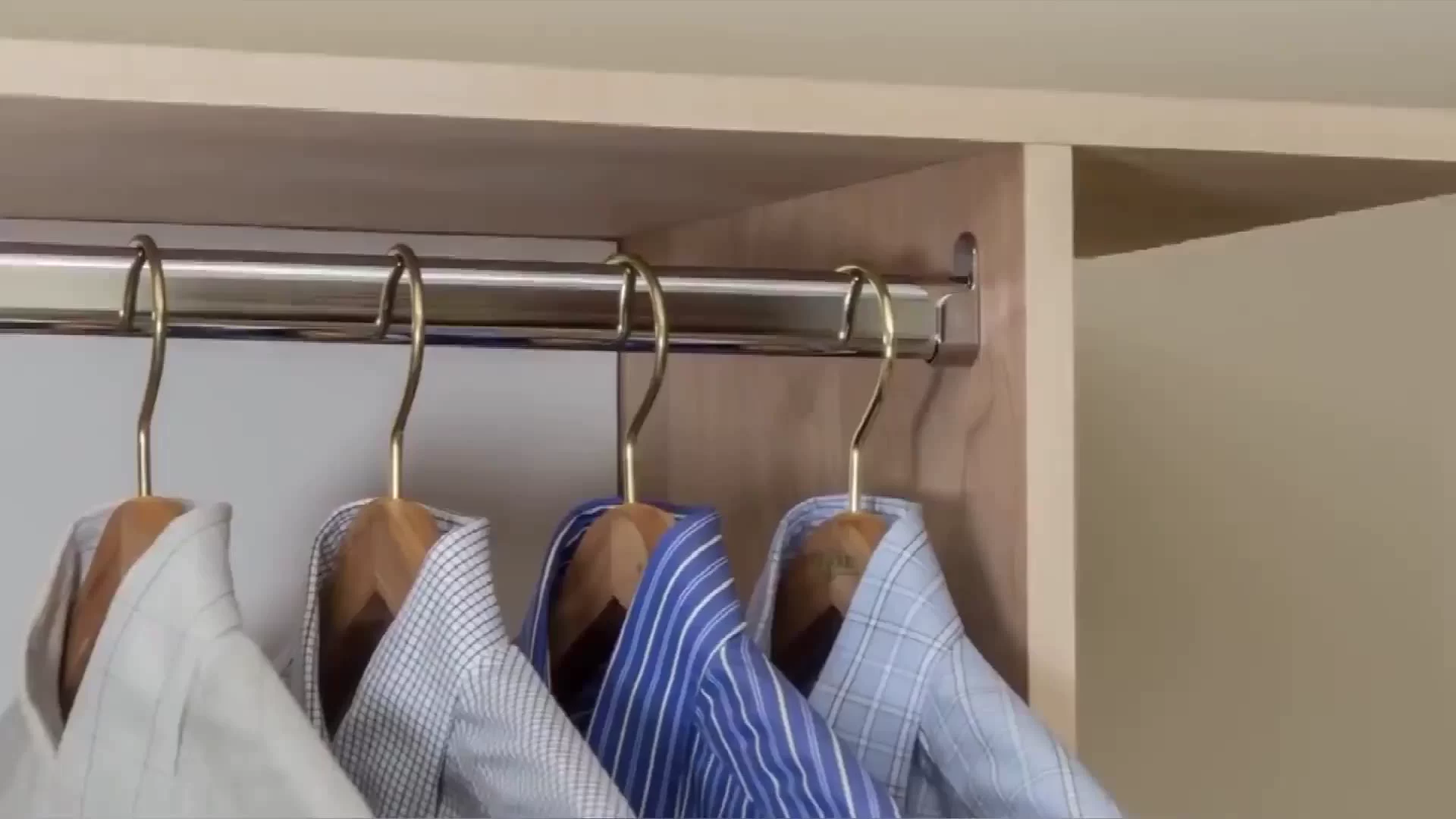 Полки на штангу в шкаф. Стеллаж из труб пвх. Вешалка полка в шкаф. Штанга выдвижная hettich. Полки на штангу в шкаф.