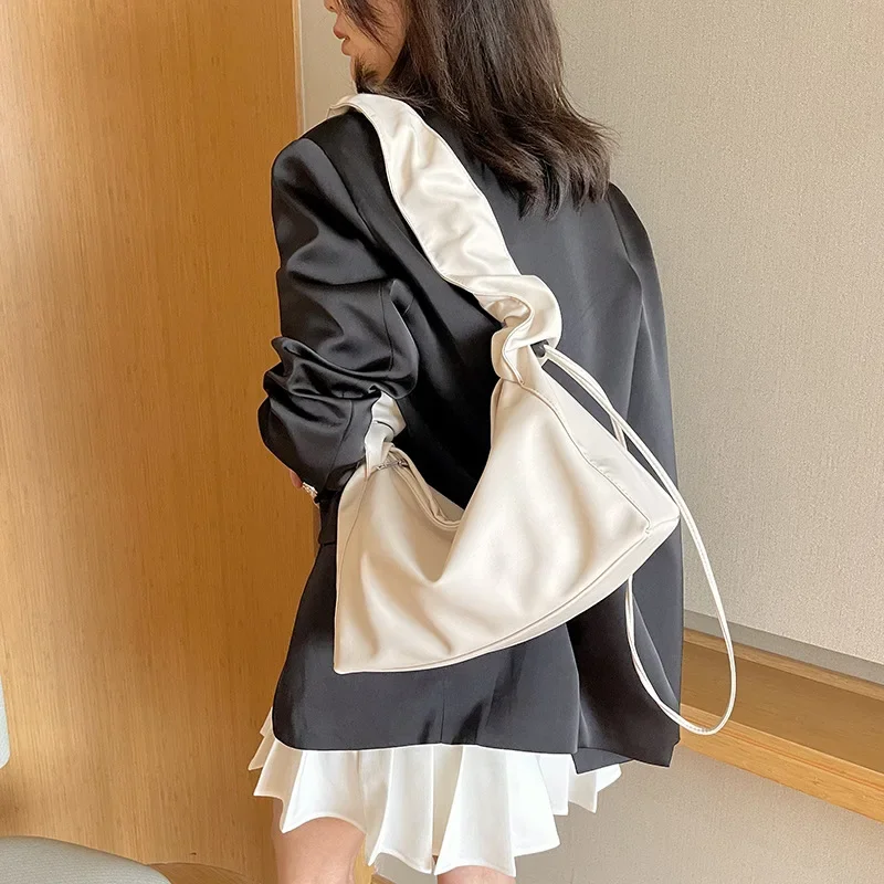 Retro large-capacity bag for women in the spring new Korean version of niche wrinkled dumpling bag fashionable shoulder bag