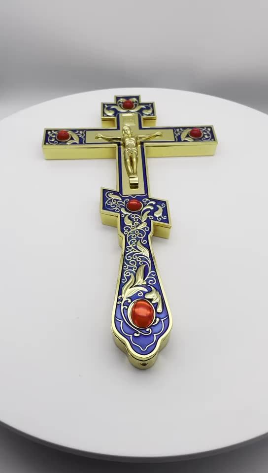 DECHOUS Lot De 2 Croix Ornement Dorées – Figurine Croix Chrétienne En Alliage De Zinc, Support Table Ou Suspendue, Décoration Religieuse Élégante