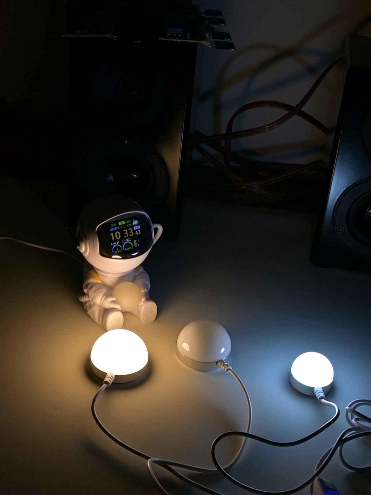 宿舍灯还用彼种齁亮的��白光？该迷你USB灯我愿指出之为寝室卷王！