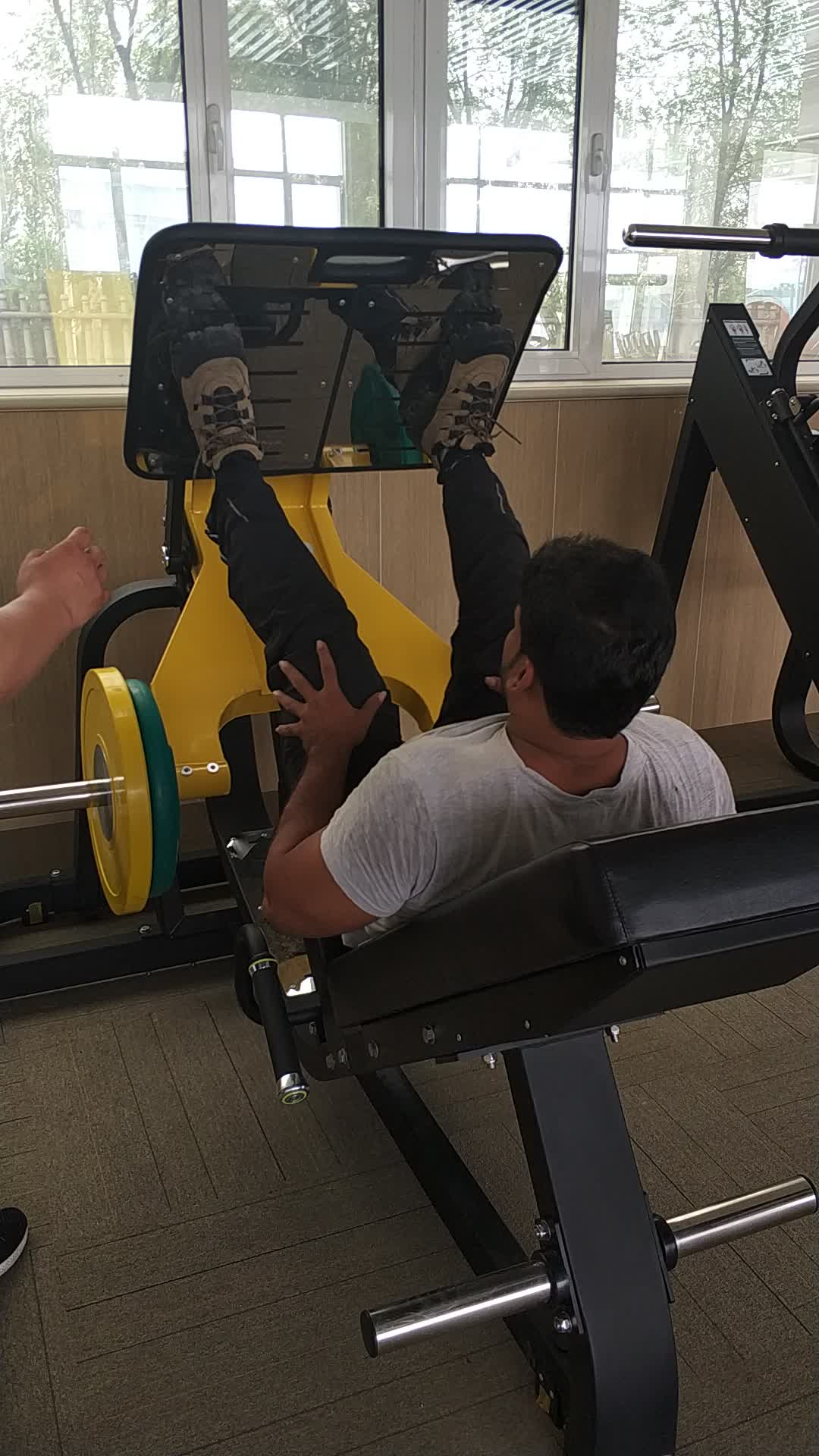 Wide Chest Press тренажер