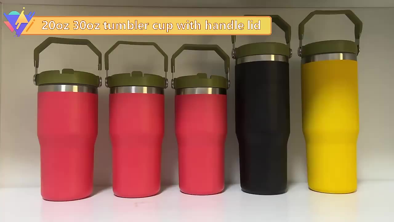 Стаканчики с крышками в авто