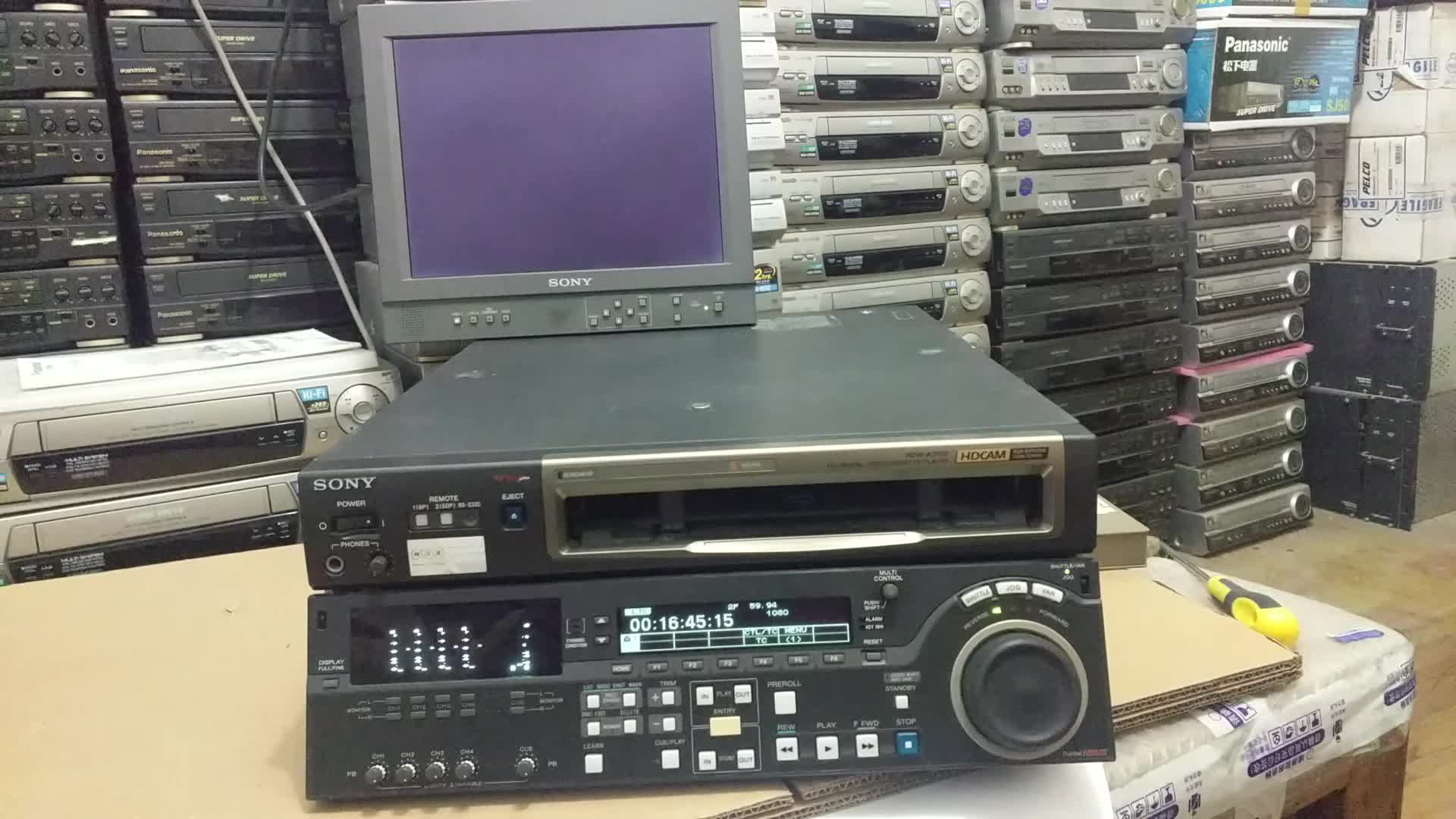 索尼HDW-A2100和HDW-2000最后谁更值得等。此波专业级DV我赌爆了！