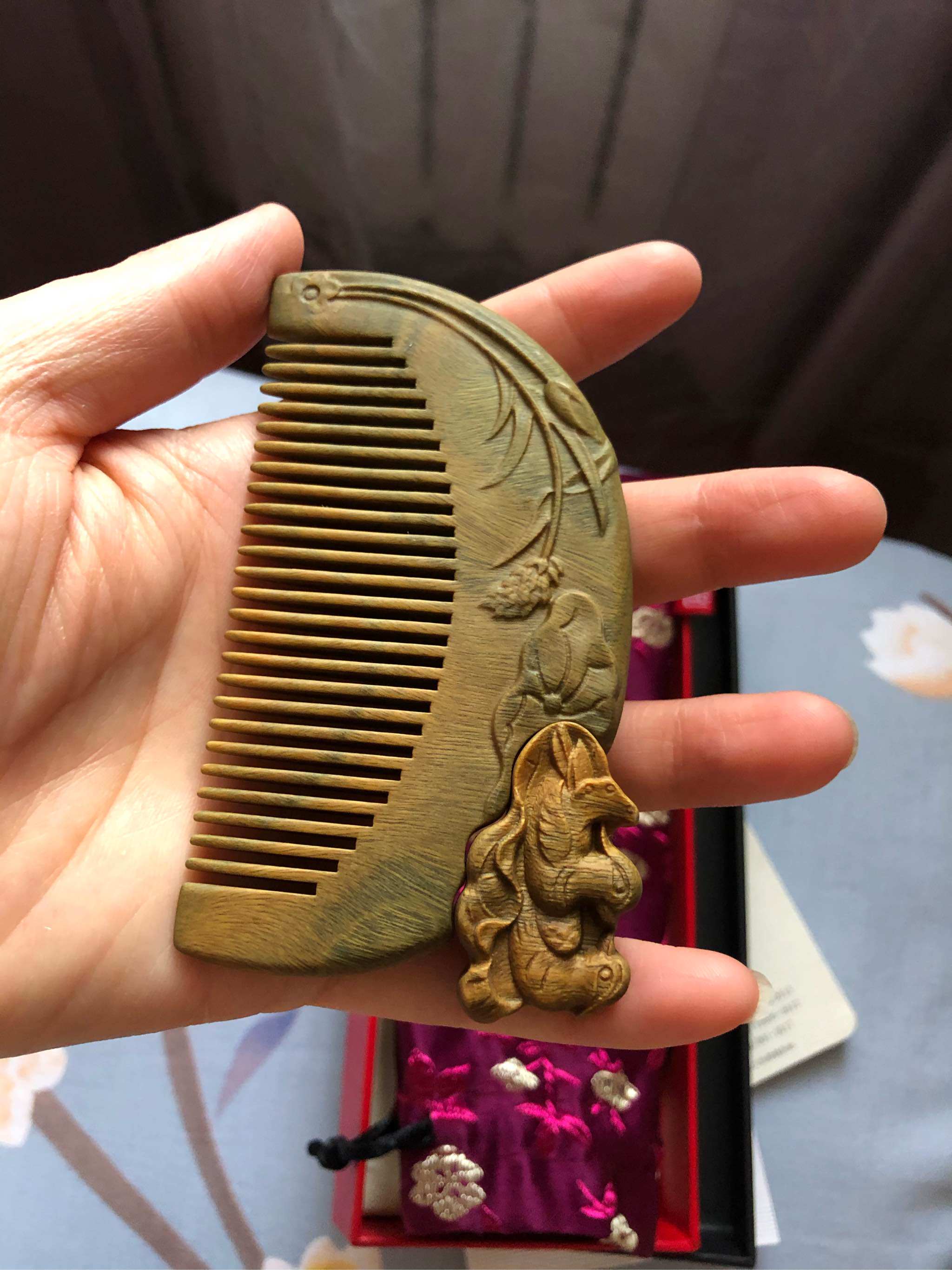 国风纯手工雕花木梳怎么样，它的价格贵不贵_搜券