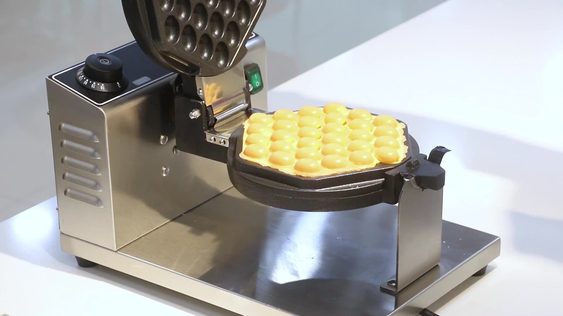 Snack Machines Commercial Bubble Waffle Maker With Changeable Pan