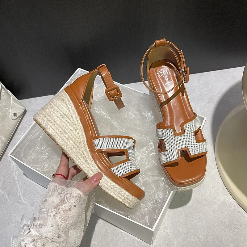2025 Spring/Summer H Hemp Rope Straw Wedge Thick-Soled Sandals for Women with Buckle, Square-Toed, Open-Toe, Height-Increasing Sandals