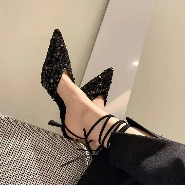 Черные ногти sequins носки?