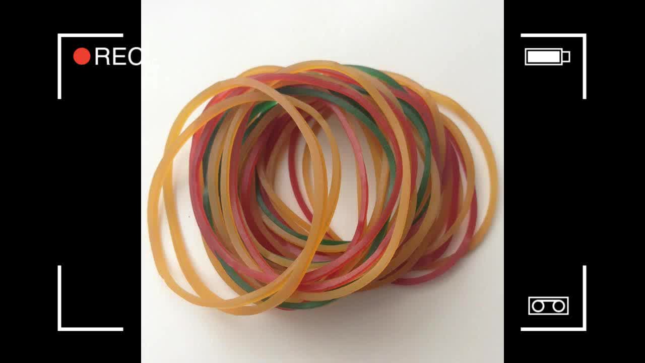 Что обозначает ризинки. Грудь канцелярской резинкой. Силиконовая резинка для волос пружинка. Резинки для волос пружинка. Завязываем деньги с резинкой.