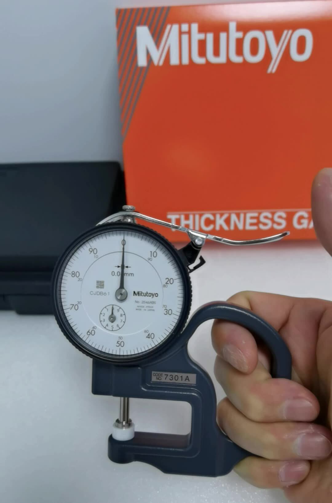 Japanese Mitutoyo 7301 Dial Thickness Meter Gauge Flat Anvil 010mm