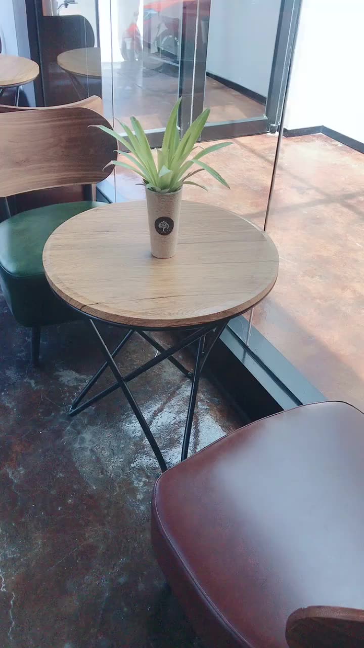 Wholesale Solid Wood Restaurant Furniture Set Retro Cafe Table And