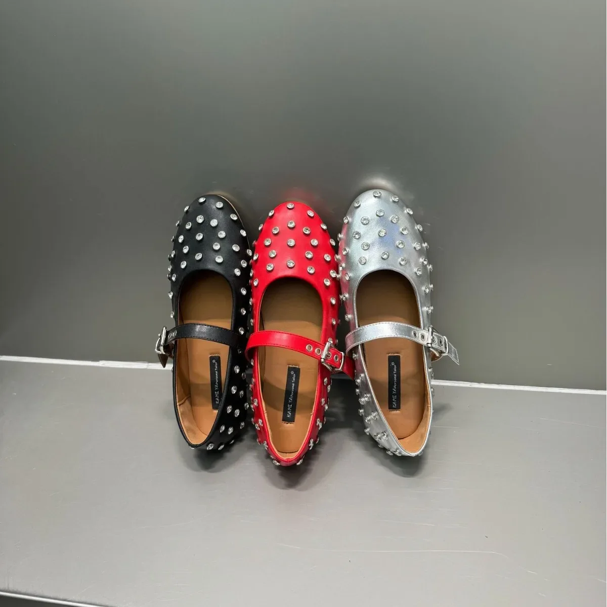 2025 новые туфли Doudou, весенняя мода, универсальные женские туфли, полные заклепок, туфли с неглубоким носком, туфли на плоской подошве с одним ремешком