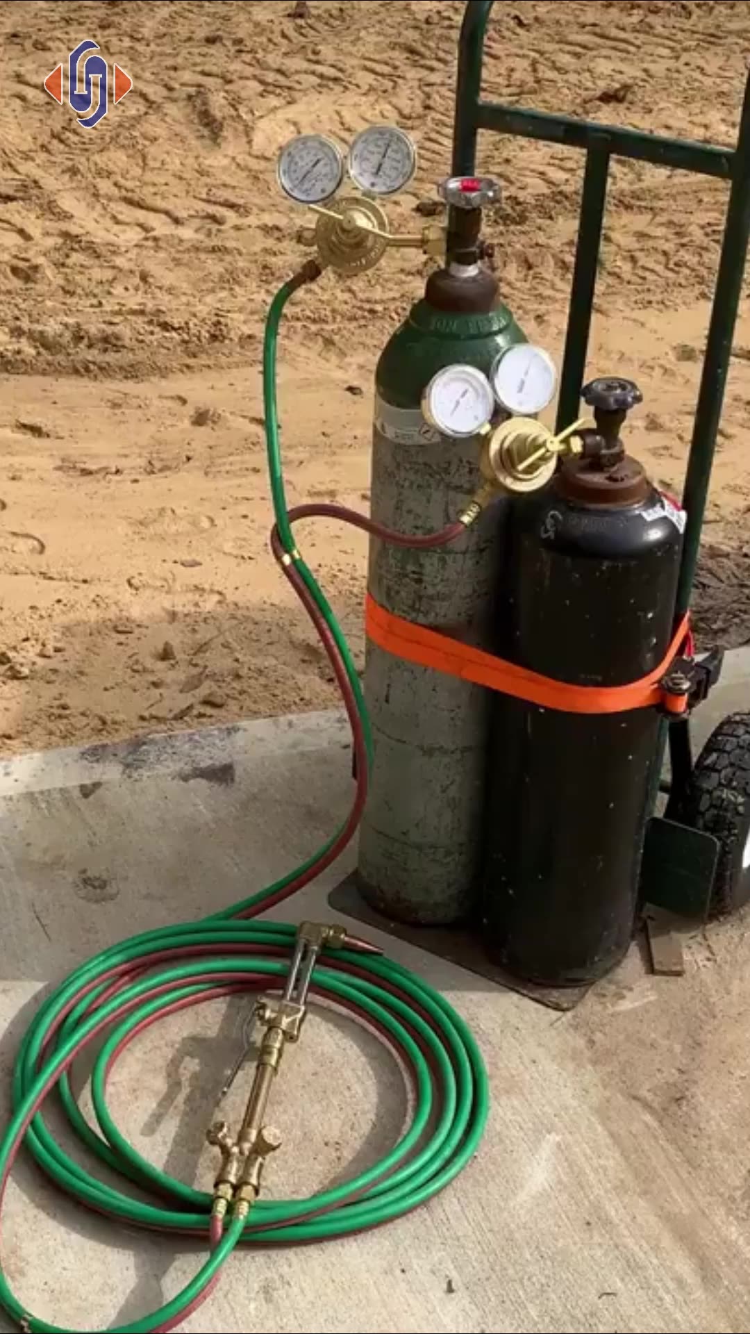 OXYGEN AND ACETYLENE TANKS FOR WELDING OPERATIONS Safety, 52 OFF