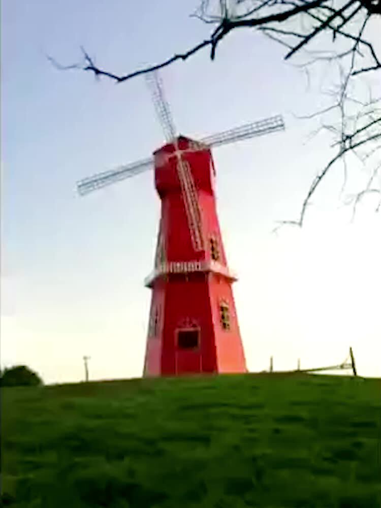 Anti-corrosion wood windmill Dutch landscape outdoor rotating decoration electric windmill flower sea pastoral factory direct sales custom