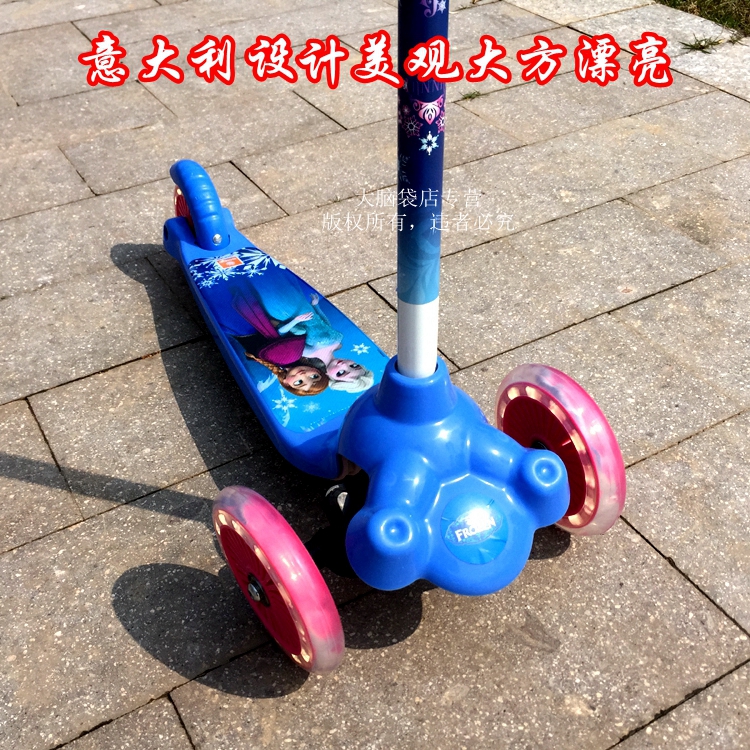 Món quà mới chính hãng xuất khẩu ban đầu Ý 3 vòng scooter đu xe đẩy Spider-Man Tuyết Công Chúa, vv. xe oto tre em