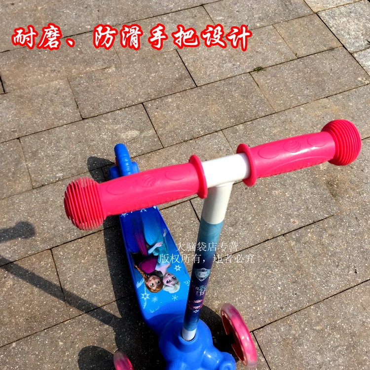Món quà mới chính hãng xuất khẩu ban đầu Ý 3 vòng scooter đu xe đẩy Spider-Man Tuyết Công Chúa, vv. xe oto tre em