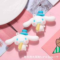 Едят ушастую собаку размером 5,8*4,5 см каждая.