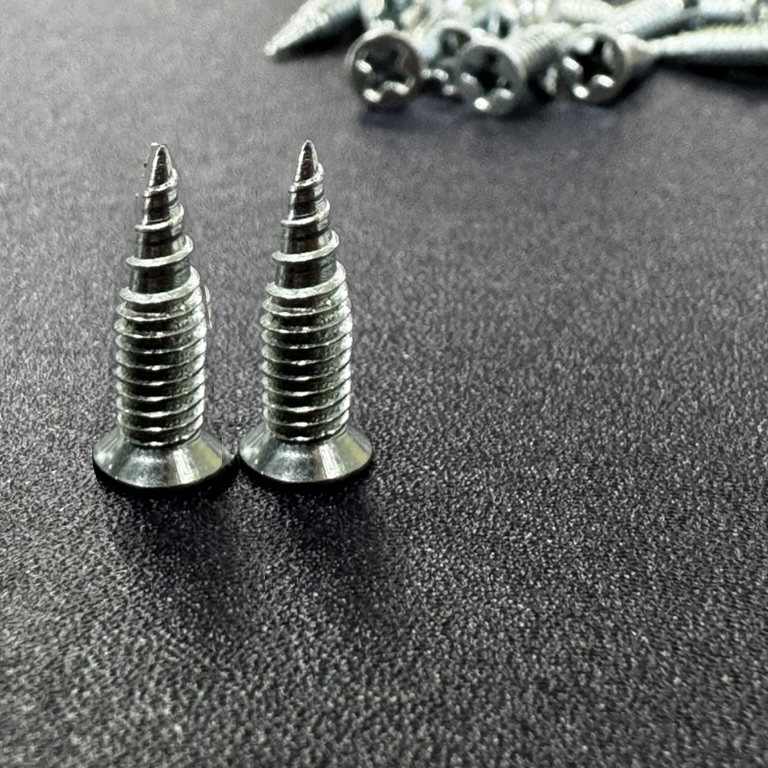 Japanese Km Seiko Light Steel Keel Special Flat Head Screws for Ceiling Edge Beams, Small Bee Screws, Small Fat Screws, Self-Tapping Screws