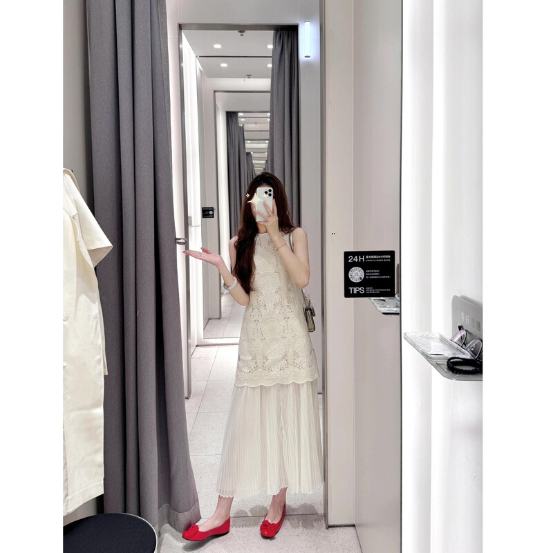 French-Style Heavy-Duty Hollow Embroidery Faux Two-Piece Dress for Women, Summer Vacation Style Lace Trim Sleeveless Tank Top Long Dress French-Style Heavy-Duty Hollow Embroidery Faux Two-Piece Dress for Women, Summer Vacation Style Lace Trim Sleeveless Tank Top Long Dress