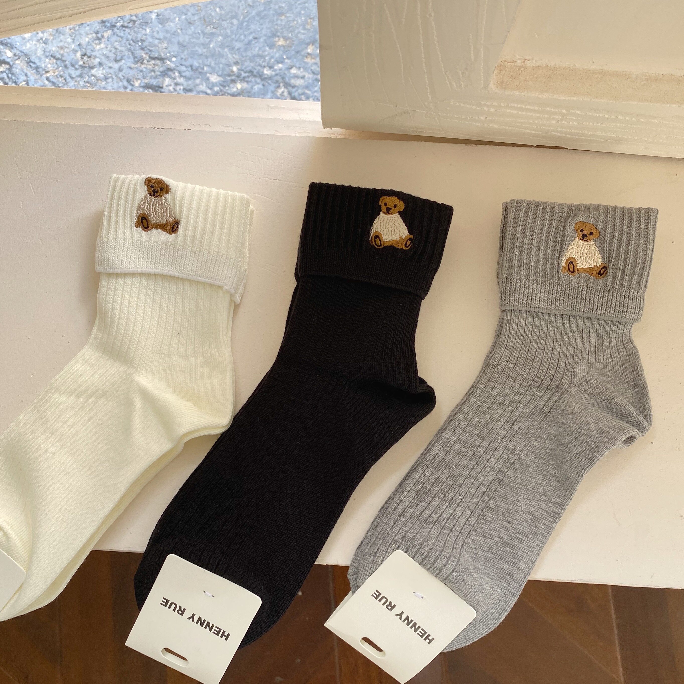 Bear in the sweater in the tube socks female soft cute girl black and white gray autumn and winter all-match sports socks student socks