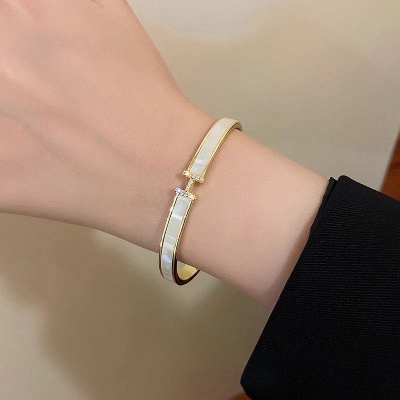 French [Designer] Landlady Elegant Letter Open Bracelet Light Luxury Bracelet Women's Bracelet