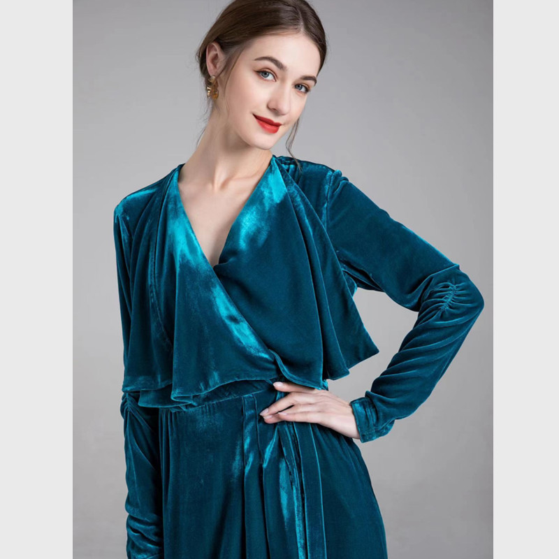 Peacock Green Velvet Windbreaker Dress with White Temperament ~ Light Luxurious and Elegant Black Velvet Spring 2022 Peacock Green Velvet Windbreaker Dress with White Temperament ~ Light Luxurious and Elegant Black Velvet Spring 2022