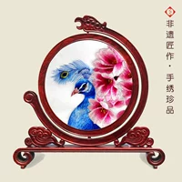 Розовый павлин