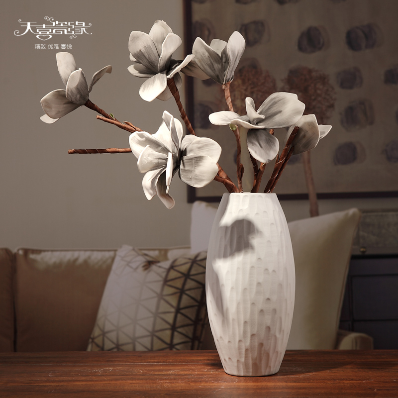 Jingdezhen ceramic vase furnishing articles furnishing articles I and contracted household white flower arranging the sitting room the table dry flower decoration