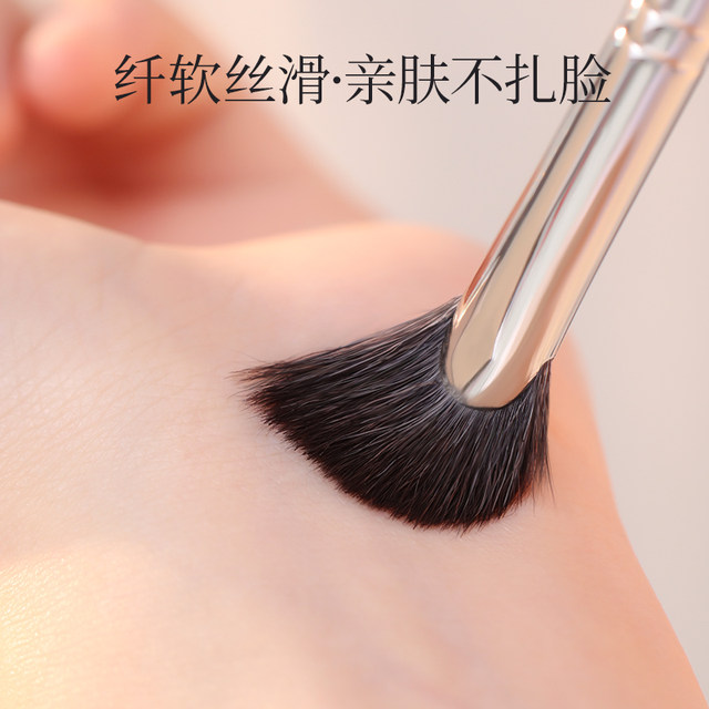 Gudi fan-shaped brightening highlight brush oblique-headed sickle nose shadow brush shadow contouring smudge makeup brush portable silhouette