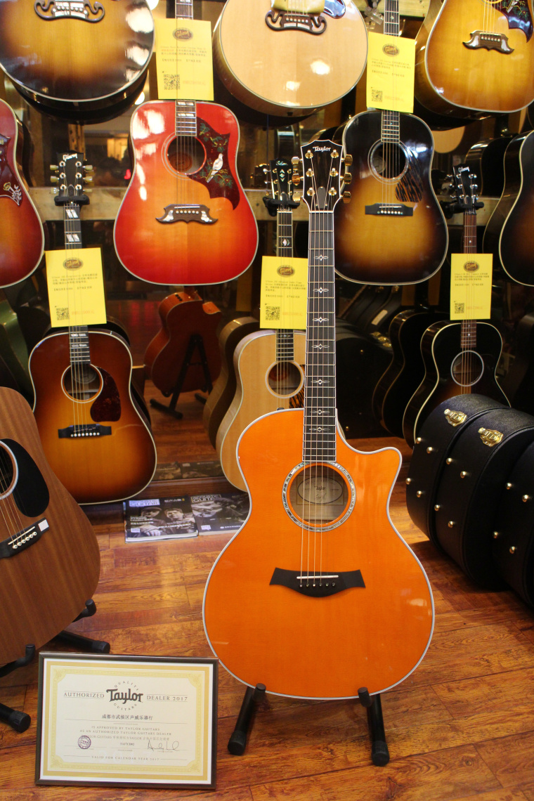 TAYLOR 614CE LTDORANGE LIMITED EDITION ORANGE ORANGE FLAME MAPLE BACK SIDE