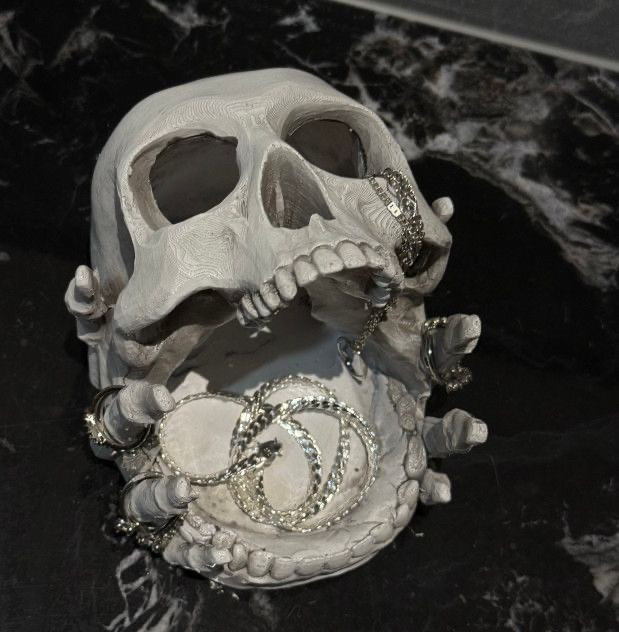 Cross-border niche home decor, dark gothic style skull jewelry storage box, desktop ornament, unique decoration