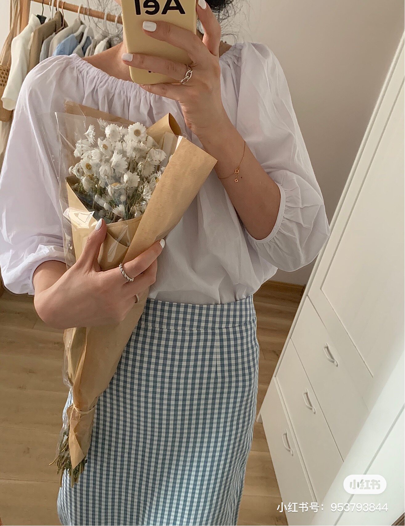 A Little O Summer's new small frescoed tone straight cylinder half-body dress