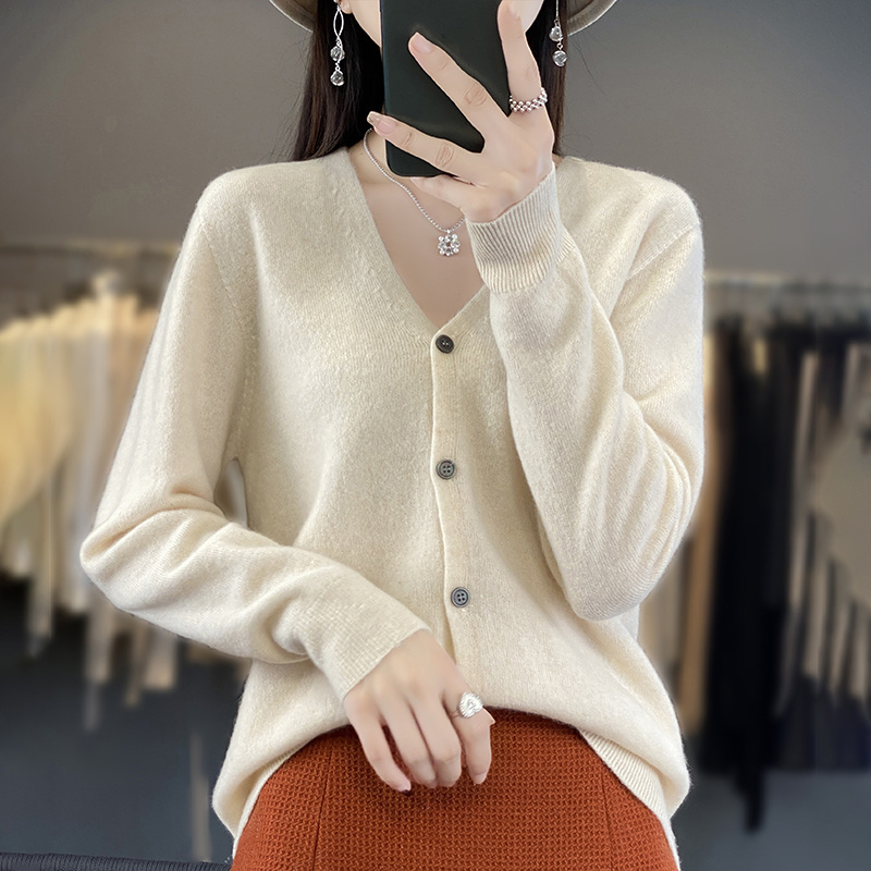First-Line Ready-To-Wear 100% Pure Wool Cardigan for Women, Simple and Fashionable Knitted Jacket, Versatile Large-Size Cashmere Cardigan for Outerwear First-Line Ready-To-Wear 100% Pure Wool Cardigan for Women, Simple and Fashionable Knitted Jacket, Versatile Large-Size Cashmere Cardigan for Outerwear