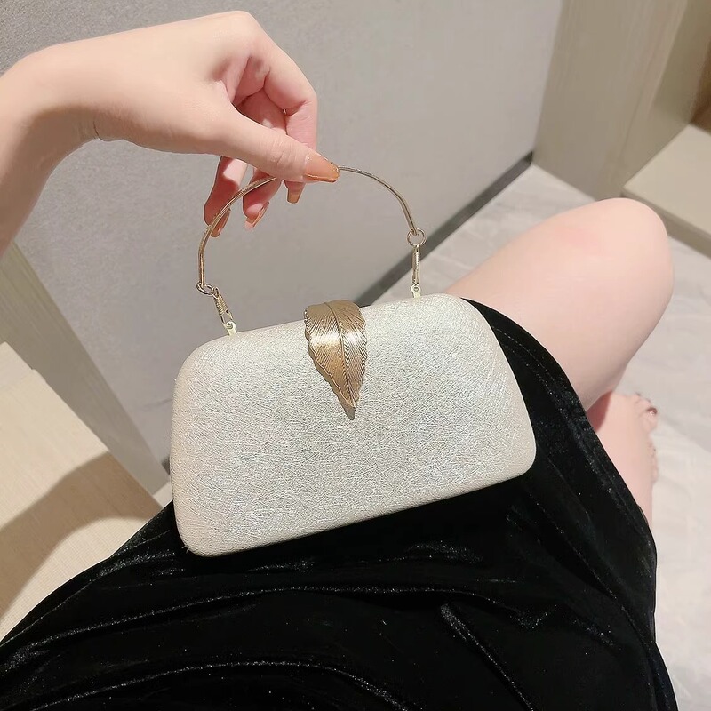Fashionable Light Luxury Clutch Bag for Women 2026 New Model Evening Bag High-End Handbag Chain Crossbody Cheongsam Bag
