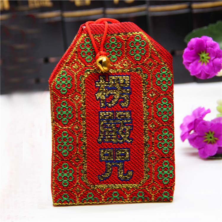 Jiuhua Mountain pendant with a strict mantra, a little Buddha bag anti-dirty, and Ping An has a spell nightmare in which he has a terrifying and emboldened