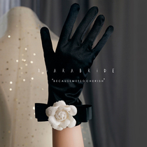 Black Herben Wind retro small Aroma Style Small Red Book Warm Winter Gloves Name Yuan Satin Front Gown Necklace