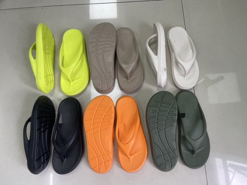 Oumeifei's New Flip-Flops, Versatile for Both Indoor and Outdoor Use Quick-Drying When Wet, Non-Slip Soft Sole